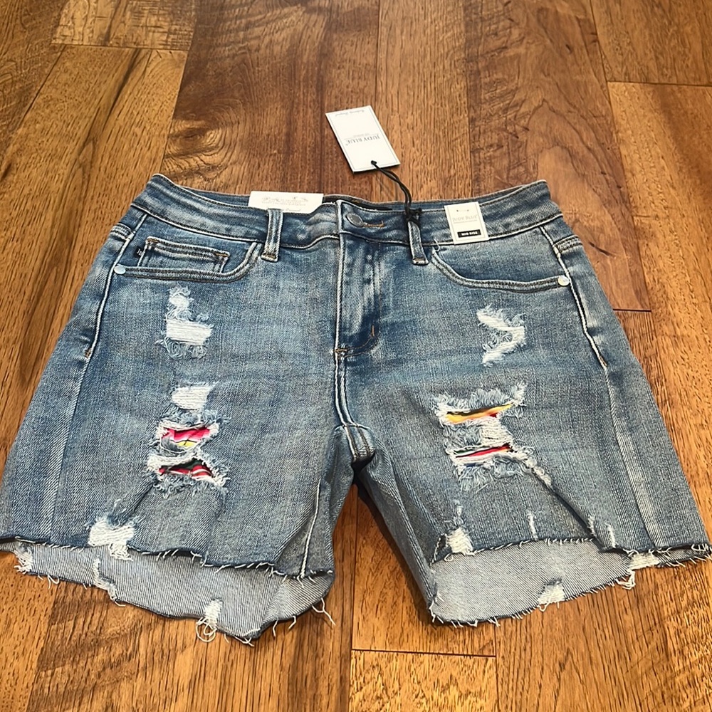 NWT Judy Blue Woman’s Blue Mid Rise Jean Shorts Size S